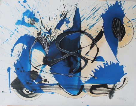 Composición abstracta con trazos en azul, negro y toques de blanco sobre fondo claro.